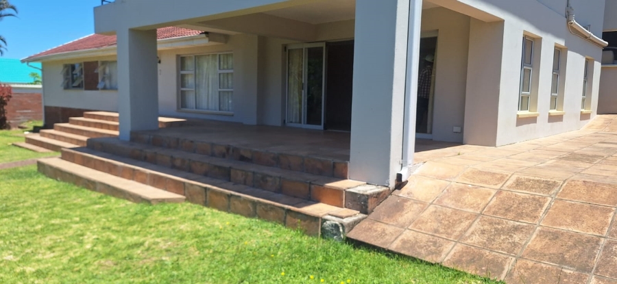 5 Bedroom Property for Sale in Gonubie Eastern Cape